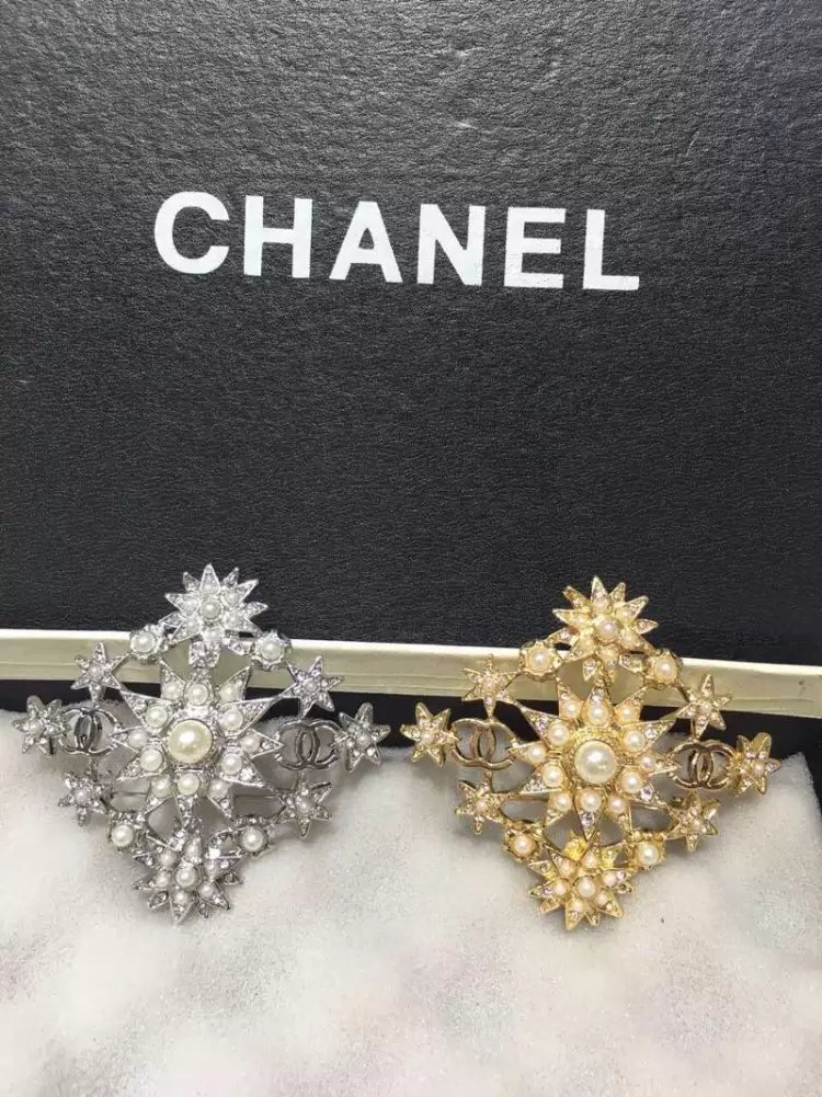 Spilla Chanel Modello 244